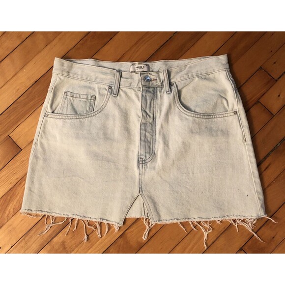 FOREVER 21 JEAN SKIRT SIZE 29 MINI BUTTON FLY CUT OFF LIGHT WASH DENIM POCKETS - Picture 2 of 6